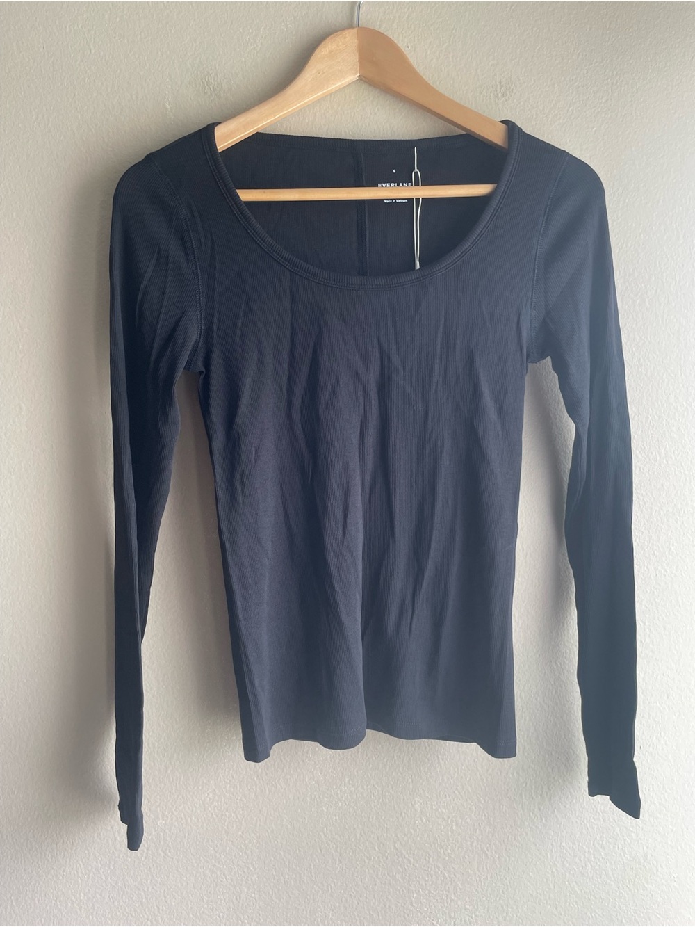 New Everlane Women Ripped Black Scoop Neck Long Sleeve Sweatshirt Top Small